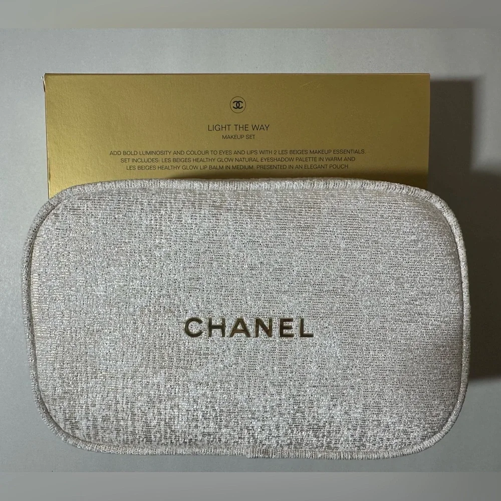 CHANEL Holiday Makeup Bag 2023 Limited Edition - Picture 3 of 7